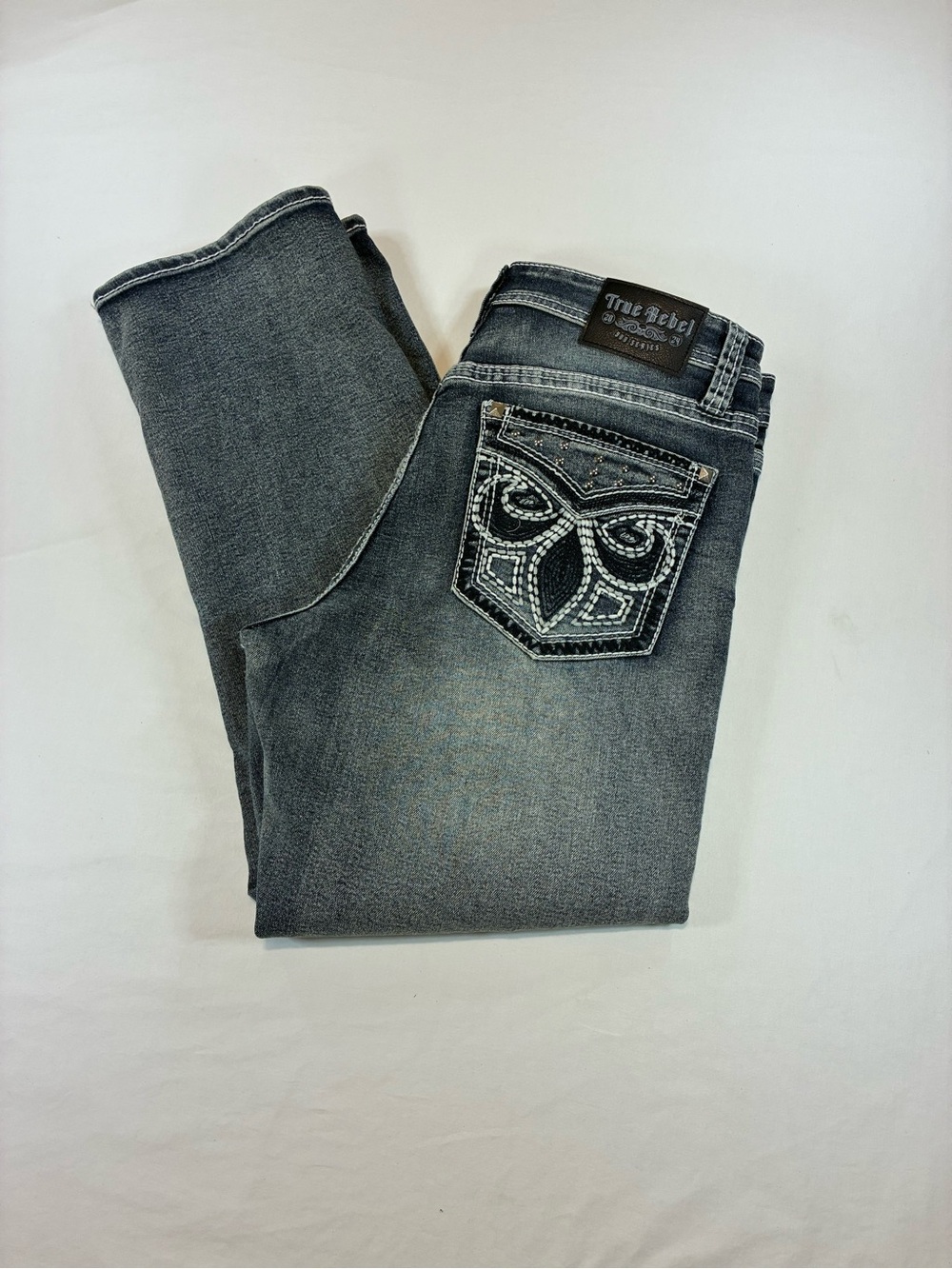 Men's Straight Jeans Denim with Embroidered Pocket and Studs